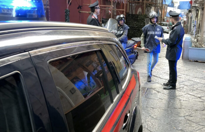 Napoli, controlli nel centro e a Fuorigrotta. Identificate 152 persone e 7 scooter sequestrati