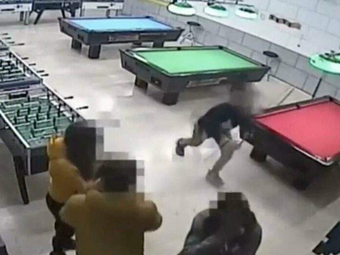 Tufino: rissa attorno ad un biliardo. Le stecche come bastoni, 7 giovani denunciati