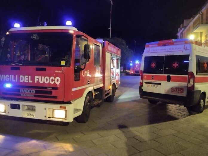 vigili del fuoco ambulanza Capodanno: in totale 56 feriti in Campania, 99 interventi dei Vigili del Fuoco