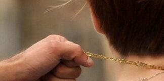 Bacoli, vuole la collana regalata alla ex. Arrestato 55enne per rapina