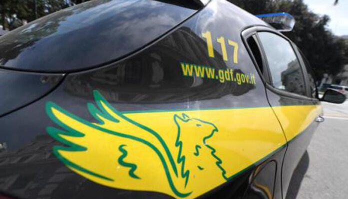 Marina del Cantone, spiaggia occupata abusivamente: sequestrate nove strutture, 500 metri quadrati di arenile liberati Marina del Cantone, spiaggia occupata abusivamente: sequestrate nove strutture, 500 metri quadrati di arenile liberati