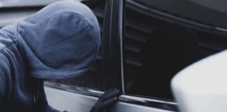 Pozzuoli, furto di un auto in via Campana. Carabiniere libero dal servizio arresta 2 persone