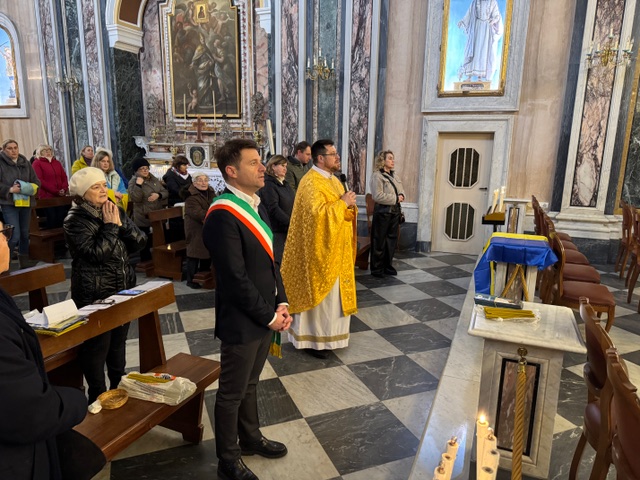 Sorrento, il sindaco Coppola partecipa all'iniziativa di sostegno al popolo ucraino