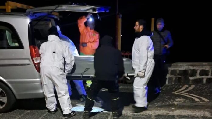 Giallo di Procida: identificato cadavere sulla spiaggia, è un 73enne irpino