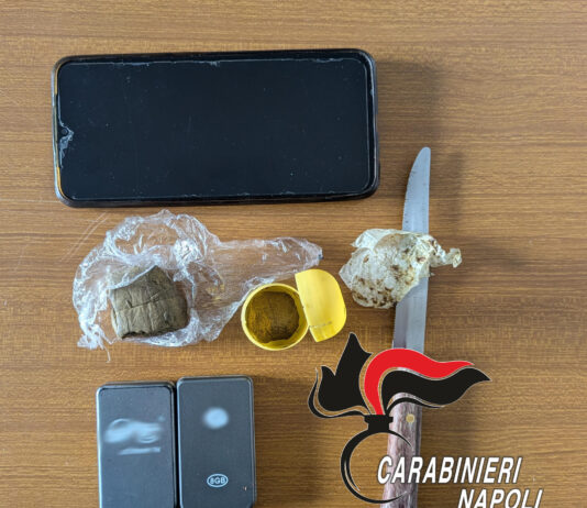 Ischia e Fori, durante i controlli dei carabinieri un pusher minorenne viene sorpreso nei pressi di una scuola, arrestato