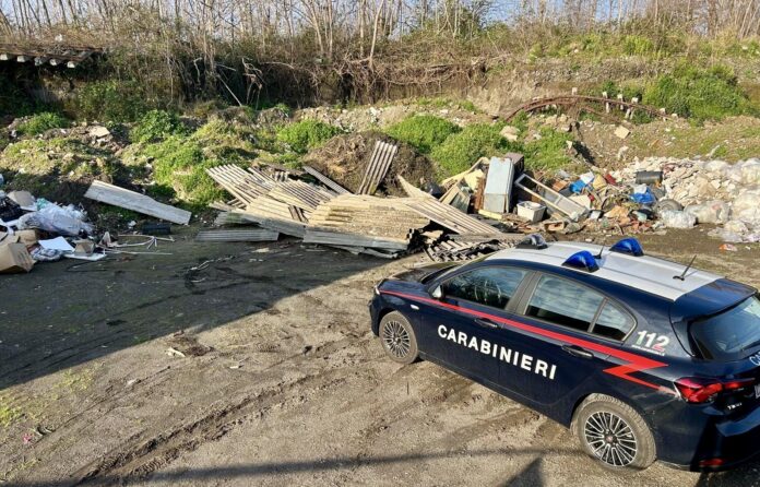 Scisciano, sicurezza ambientale: una discarica a cielo aperto e lastre di eternit in un terreno del Comune. Denunciate 3 persone