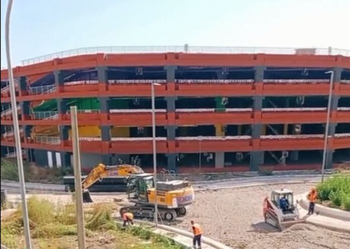 Torre Annunziata, incidente sul lavoro al Maximall. Operaio in ospedale