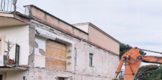 Pompei, ruspe su una villetta abusiva: l'abbattimento a 27anni dalla sentenza