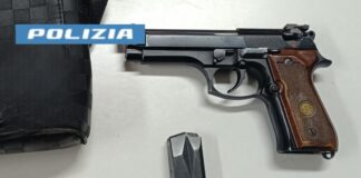 Acerra, sorpreso con una pistola e munizioni. Arrestato 19enne