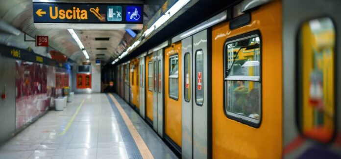 Cadavere sui binari della metropolitana di Napoli