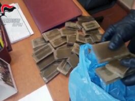 Torre del Greco, getta droga nel WC durante una perquisizione. Arrestato 29enne