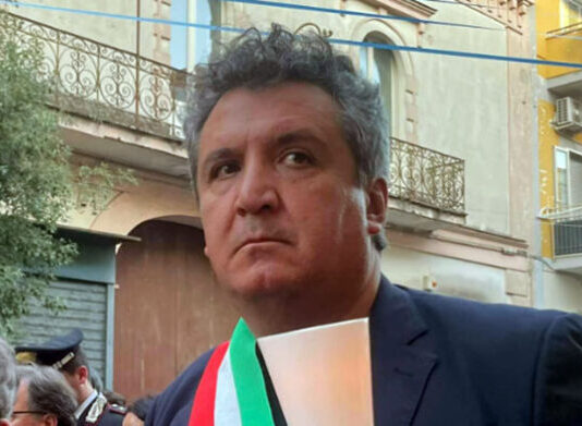 Crisi politica e scontri interni portano alla fine del mandato, in 13 firmano dal notaio la sfiducia al sindaco. In arrivo un commissario straordinario