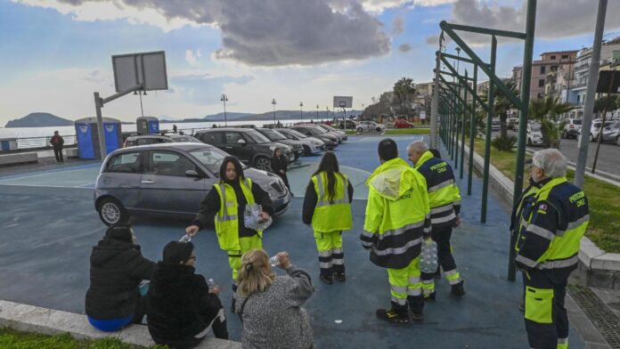 Campi Flegrei: oltre 1.100 interventi post-sisma, 382 sfollati e nuovi sgomberi