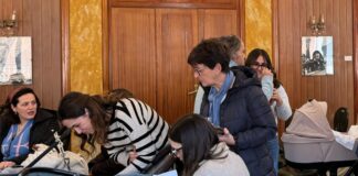 Piano di Sorrento, il benvenuto ai nuovi nati nel 2025: la cerimonia in Comune con i piccoli e le famiglie