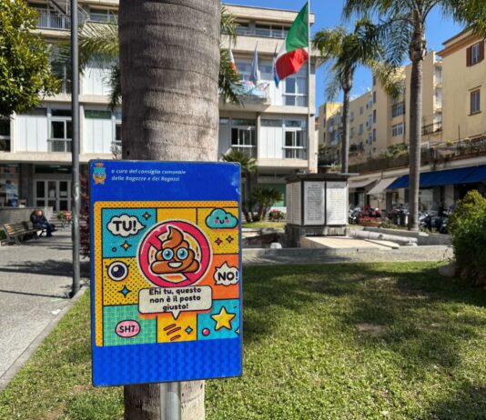 Piano di Sorrento: rispetto dell’ambiente, installati i cartelli disegnati dal Consiglio Comunale delle Ragazze e dei Ragazzi