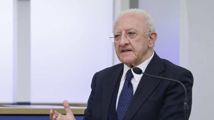 Campi Flegrei: De Luca "stop ai mutui su casa e a contributi esercenti aree a rischio"