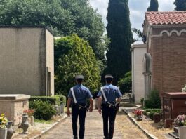 Palma Campania: decine di rosari, statuette e una penna donata da una bambina al nonno defunto rubati