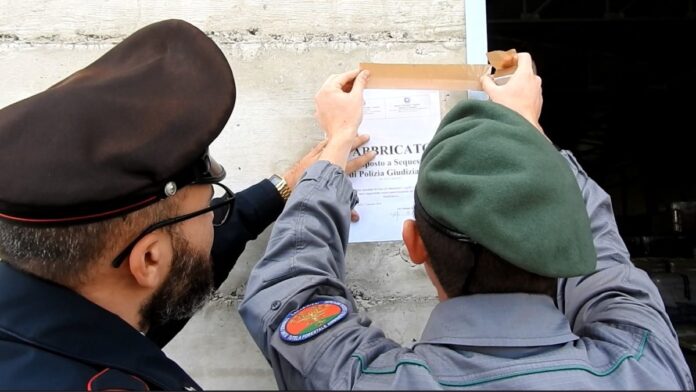 Somma Vesuviana, cittadini denunciano odori insopportabili: azienda sequestrata per inquinamento