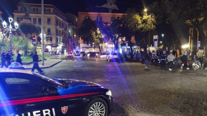 Castellammare di Stabia, controlli dei carabinieri durante la movida