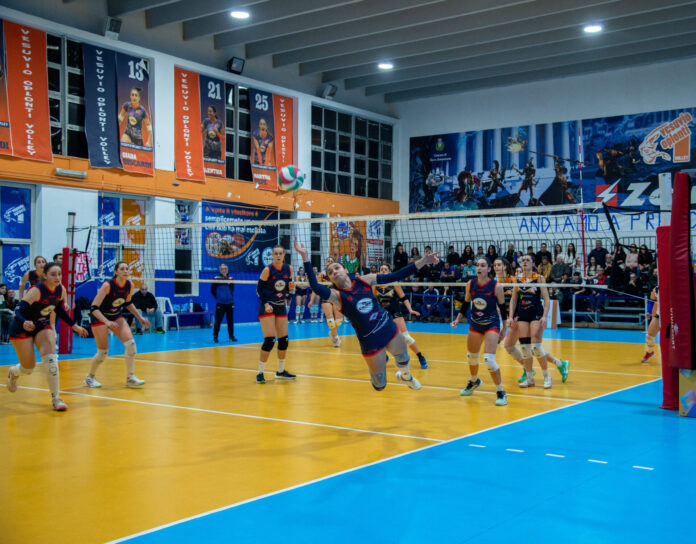 Volley, V1: la Coge Vesuvio Oplonti batte Arzano e resta in corsa per i play off