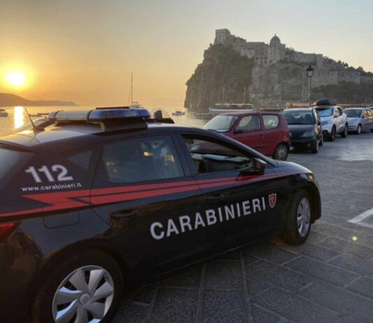 Ischia e Procida, maxi controlli dei Carabinieri: droga, rissa e fuochi d’artificio illegali