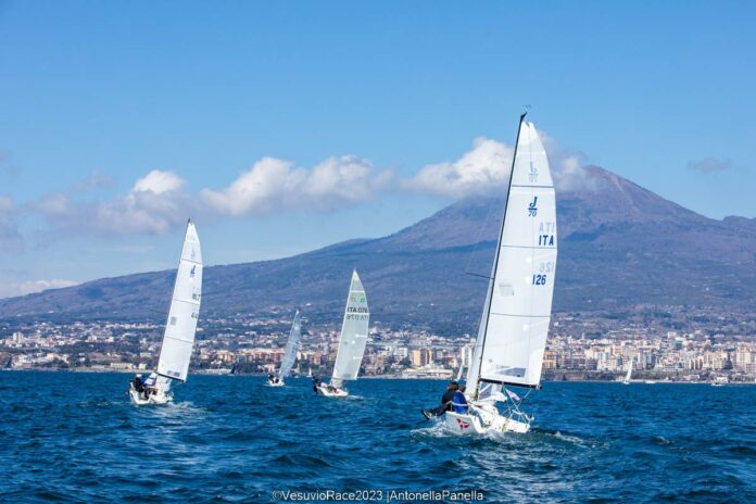 La Vesuvio Race fa rotta su Napoli: meno di un mese alla partenza, cinquanta iscritti, tre percorsi per la regata del Vulcano