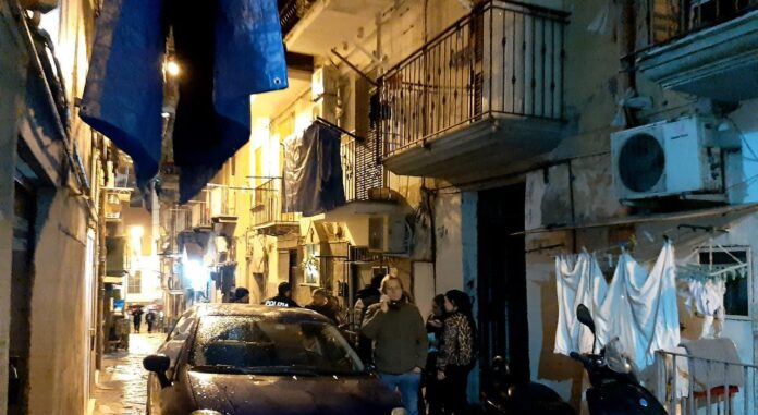 Napoli, 44enne suicida a piedifrotta