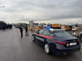 Qualiano, carabinieri al campo Rom. Obbligo scolastico, reati e rifiuti nella lente dei controlli