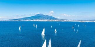 A Napoli la Vesuvio Race, regata del golfo