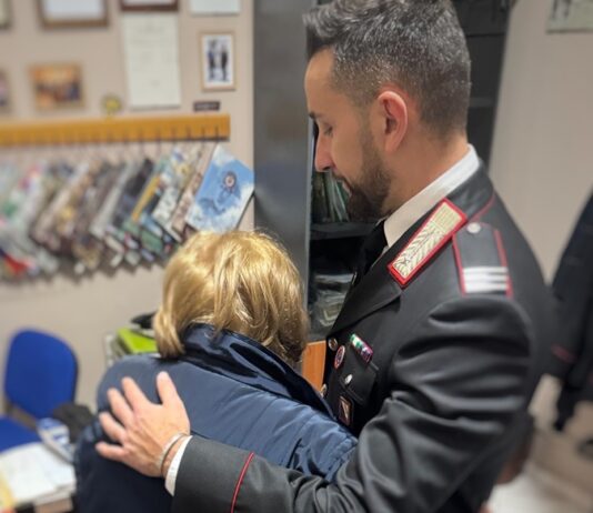 Meta di Sorrento, finto corriere truffa un’anziana e fugge: bloccato dopo un inseguimento