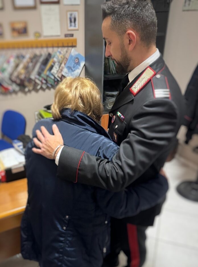 Meta di Sorrento, finto corriere truffa un’anziana e fugge: bloccato dopo un inseguimento