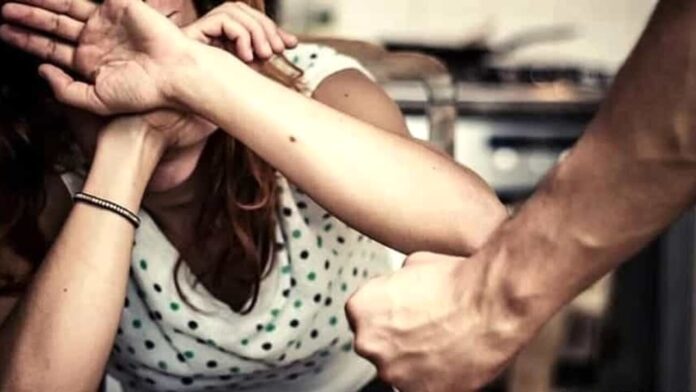 Volla, violenza di genere: picchia la compagna e la chiude nel ripostiglio: arrestato 30enne