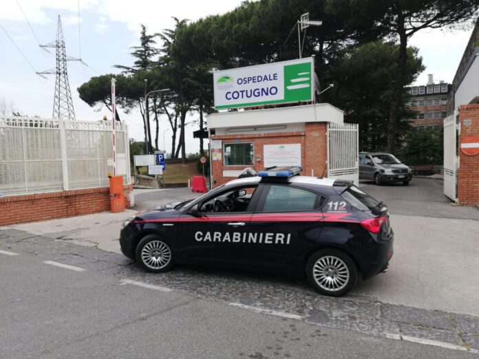 Sant'Anastasia, perdono il controllo dello scooter e cadono: due minorenni in ospedale