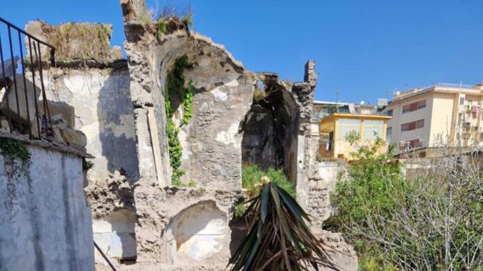 Torre del Greco, nuovo crollo nel centro storico