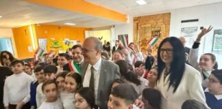 Napoli, all’ITI Ferraris di Scampia il ministro Valditara annuncia 12 milioni di euro per le scuole della città