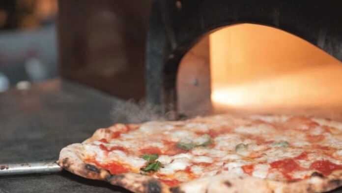 Napoli: alunni in gita in ospedale per intossicazione alimentare, sospesa pizzeria