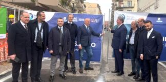 Il capogruppo in Consiglio regionale del PD, Mario Casillo, ha fornito dettagli sulle prossime tappe del progetto: “Chiusa questa fase, entro maggio contiamo di chiudere lo scarico di Villa Inglese, che attualmente porta reflui a mare”