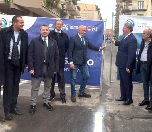 Il capogruppo in Consiglio regionale del PD, Mario Casillo, ha fornito dettagli sulle prossime tappe del progetto: “Chiusa questa fase, entro maggio contiamo di chiudere lo scarico di Villa Inglese, che attualmente porta reflui a mare”