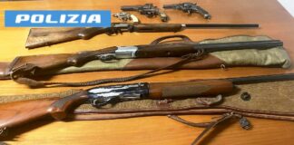 Controlli straordinari a Nola, rinvenuti e sequestrati 3 fucili e 3 pistole ad opera di ignoti