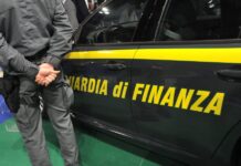 Ercolano, sequestrata fabbrica abusiva: 65 tonnellate di rifiuti tessili e attività completamente sconosciuta al fisco Ercolano, sequestrata fabbrica abusiva: 65 tonnellate di rifiuti tessili e attività completamente sconosciuta al fisco