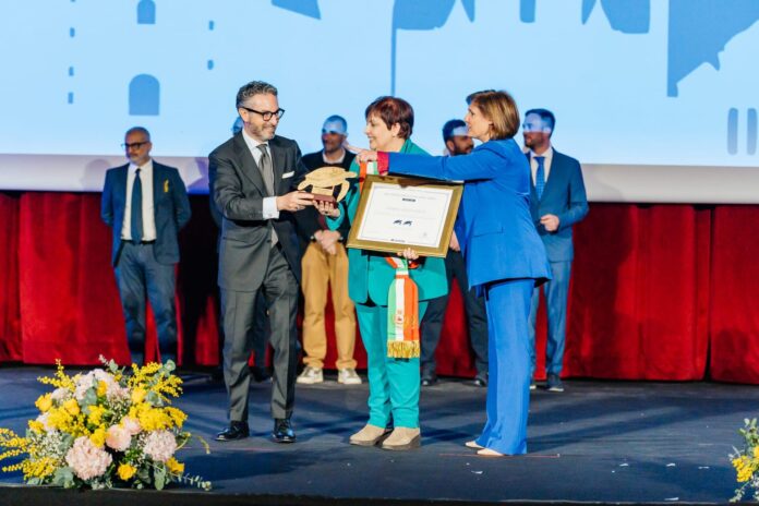 Pomigliano d’Arco protagonista alla Cerimonia Nazionale Plastic Free 2025: assegnate due tartarughe Pomigliano d’Arco protagonista alla Cerimonia Nazionale Plastic Free 2025: assegnate due tartarughe