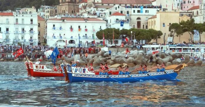 Amalfi svela la nuova identità visiva della 70ª Regata delle Antiche Repubbliche Marinare