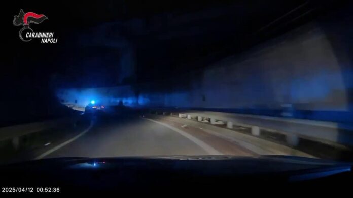 Napoli, contromano per 10 km sulla superstrada: arrestato dopo inseguimento spericolato