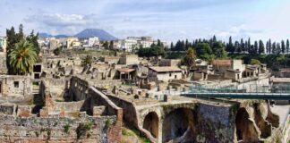 Ercolano, la Via Crucis tra gli Scavi: fede e storia si incontrano nel Parco Archeologico