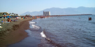Balneabilità in Campania: promosse molte spiagge ma restano criticità a Torre Annunziata
