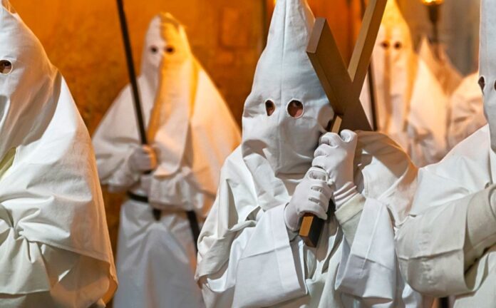 Gragnano, per i riti pasquali torna la tradizionale processione penitenziale degli Incappucciati