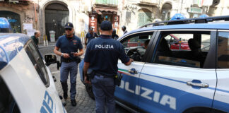 Napoli, Centro Storico: travolge i poliziotti per evitare il controllo, arrestato 20enne