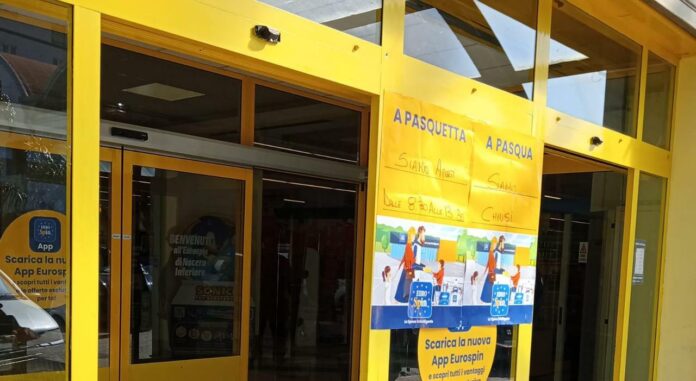 Nocera Inferiore, spari nella notte contro la saracinesca di un supermercato Eurospin