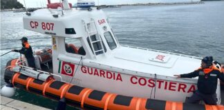 Uomo rischia di annegare a Castel Volturno: salvato dalla Guardia Costiera
