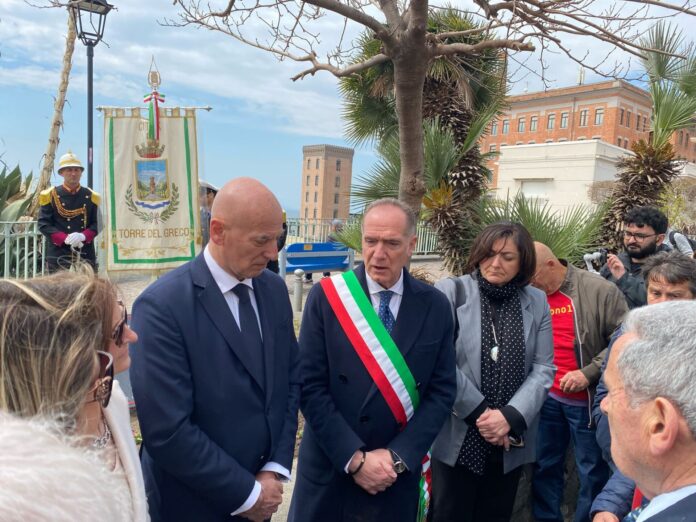 Torre del Greco, una targa per ricordare le vittime torresi della Moby Prince